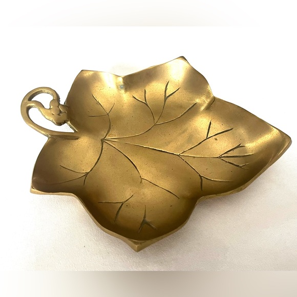 Vintage Bronze Leaf Catchall - Picture 2 of 5
